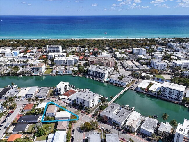 Building Photo - 8110 Crespi Blvd