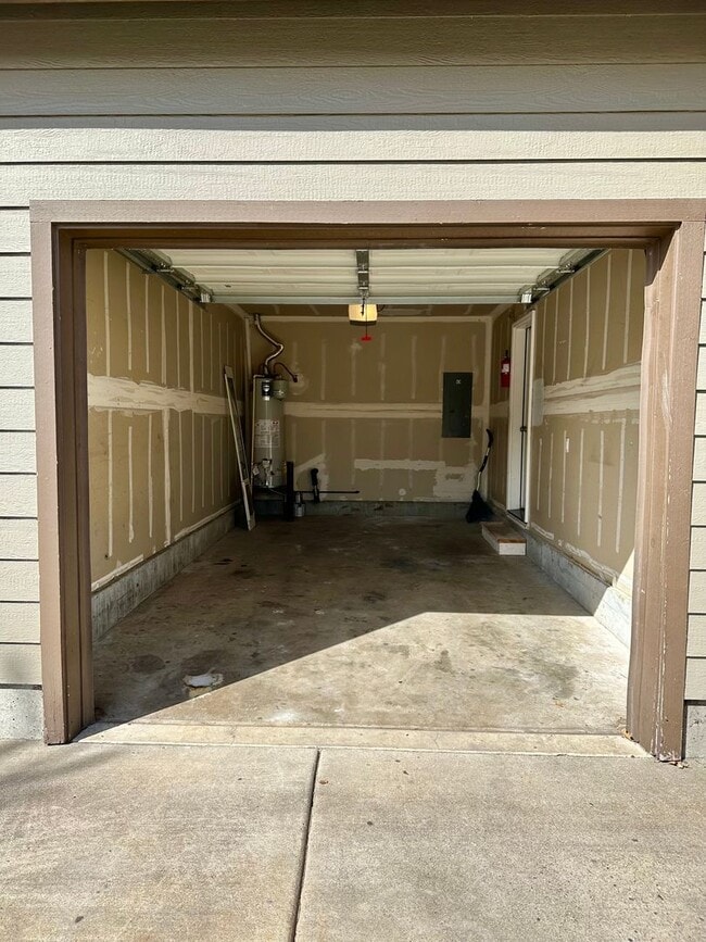 Building Photo - 2895 SW Indian Ave