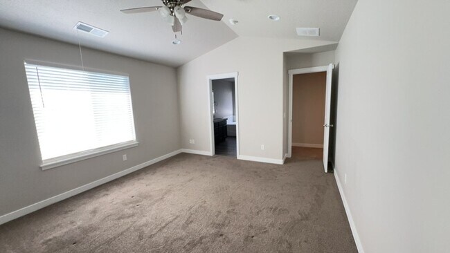Building Photo - 823 N Wellington Ct