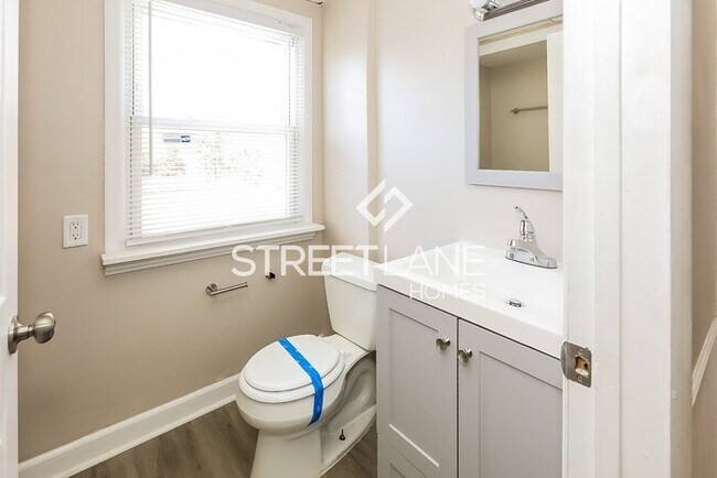 Building Photo - REDUCED!