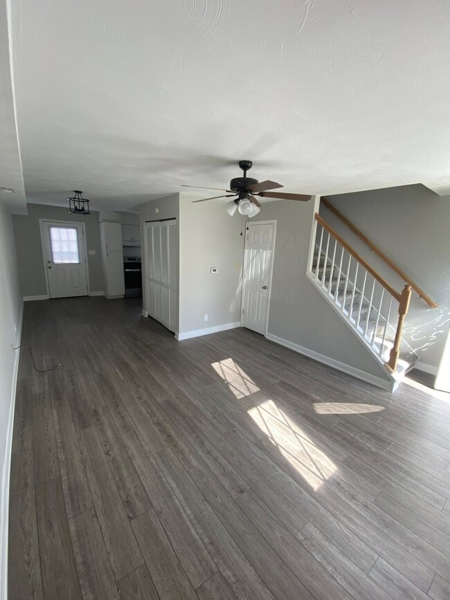 Building Photo - 205/207 2nd Street E