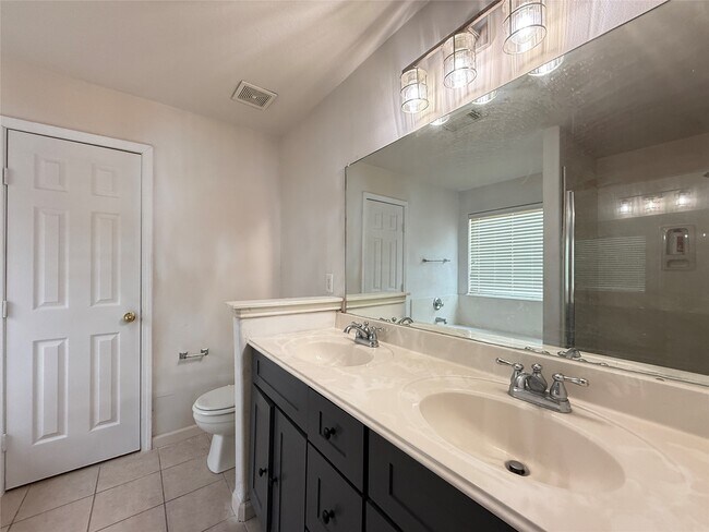 Building Photo - 17927 Branch Creek Dr