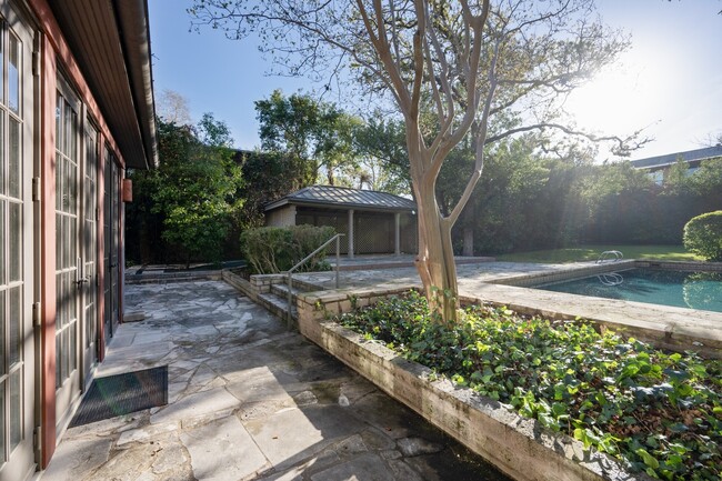 Building Photo - 1301 Kent Ln