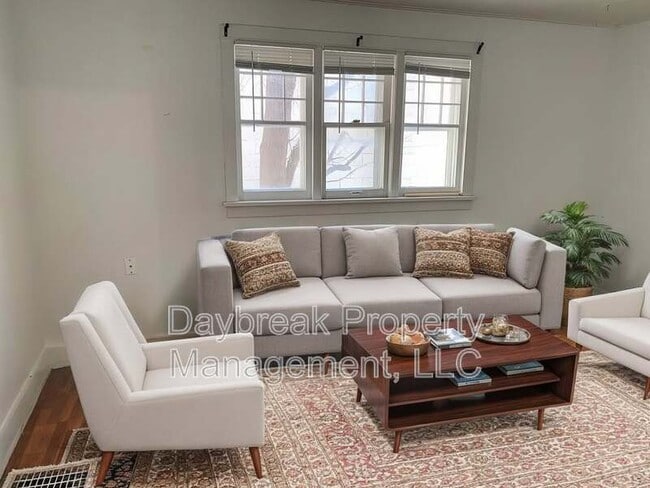 Primary Photo - 6 11th St S