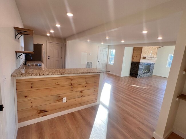 Building Photo - Newly Renovated Modern Cottage in Sevierville, TN — 2 Bed, 2 Bath, Open-Concept Living
