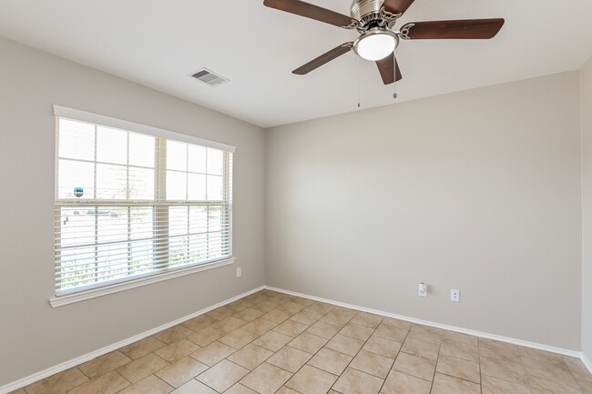 Building Photo - 2734 Gold Flake Terrace Rd