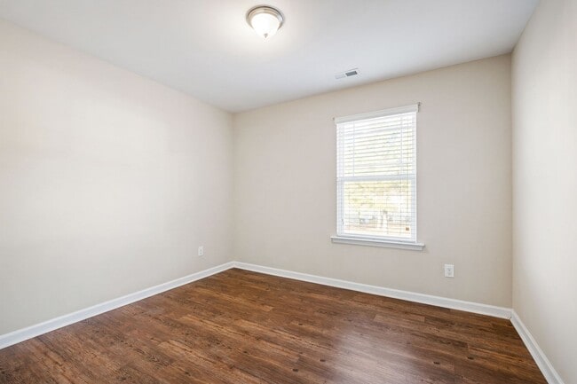 Building Photo - Refined Living: 3BR Townhome in Morrisville’s Keystone Park!
