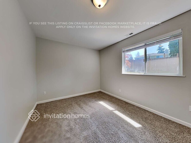 Building Photo - 3227 31st St Pl SE