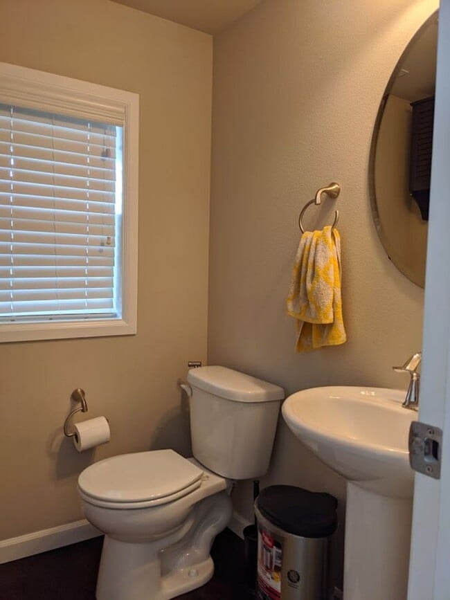 Building Photo - North Creek 4 Bedroom Home