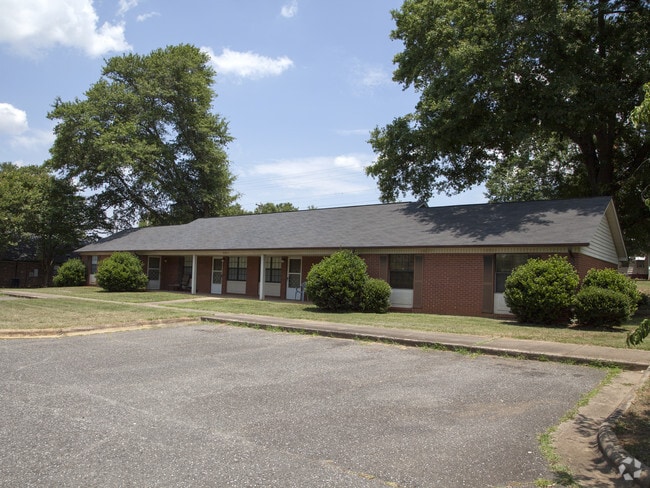 Building Photo - Colonial Manor Apartments