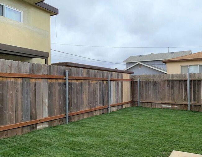 Building Photo - Imperial Beach 2 bed/2 bath home