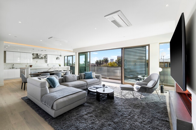 Building Photo - Lumiere at Malcolm