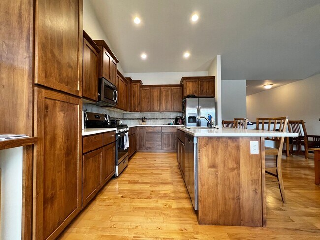 Building Photo - Elegant 3 Bedroom 2.5 Bathroom Home