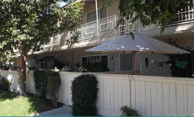 Building Photo - De Anza Plaza Apartments