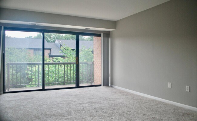 Building Photo - 9707 Kings Crown Ct