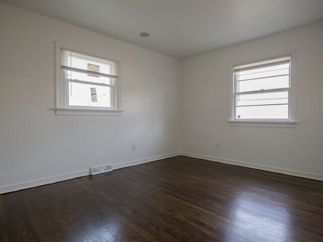 Building Photo - Charming 3BR Brick Ranch