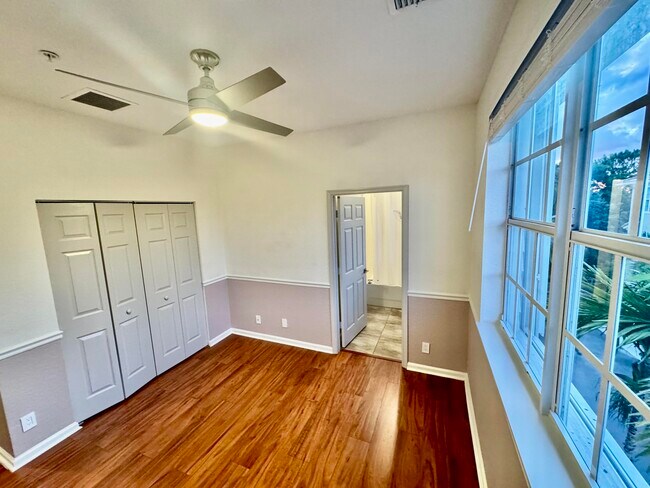 Building Photo - 451 School House Rd