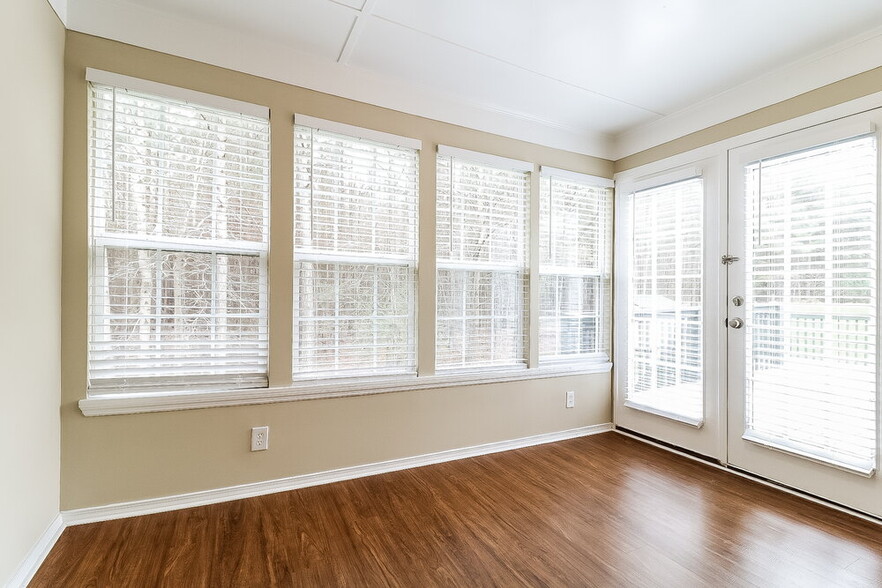 Building Photo - 504 Heathwick Dr