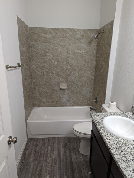 Building Photo - 801 Hallie Cv