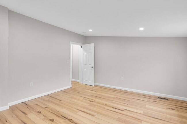 Building Photo - 218 S Wolfe St