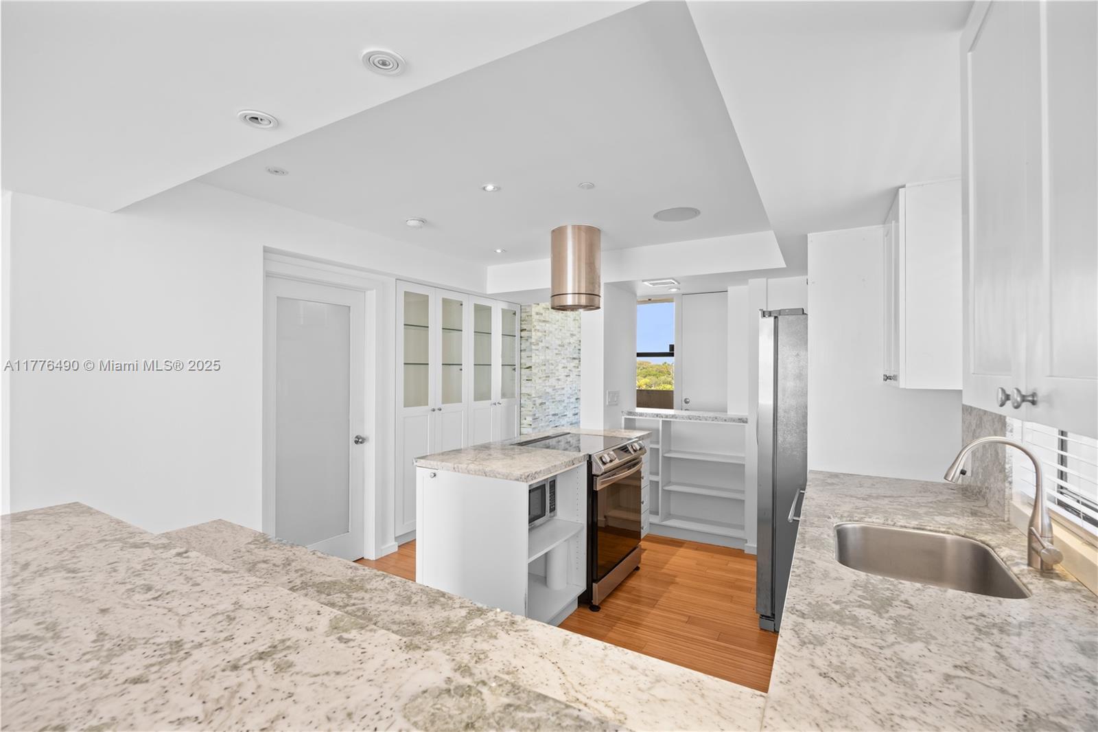 Building Photo - 1632 S Bayshore Ct
