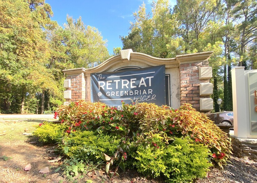 Retreat at Greenbriar 3000 Continental Colony Pky Atlanta GA 30331
