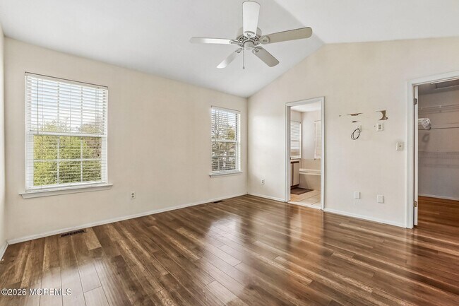 Building Photo - 418 Dorchester Way