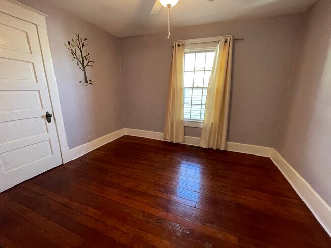 Building Photo - 235 N Oxford St