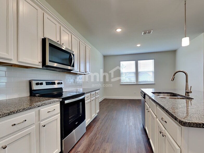 Building Photo - 284 Banyan Frst Dr
