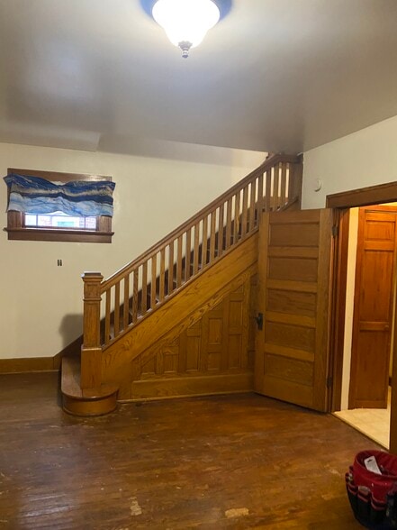 Building Photo - 2708 Hoagland Ave