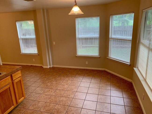 Building Photo - Lovely 3 bedroom, 2.5 bathroom Duplex in A...