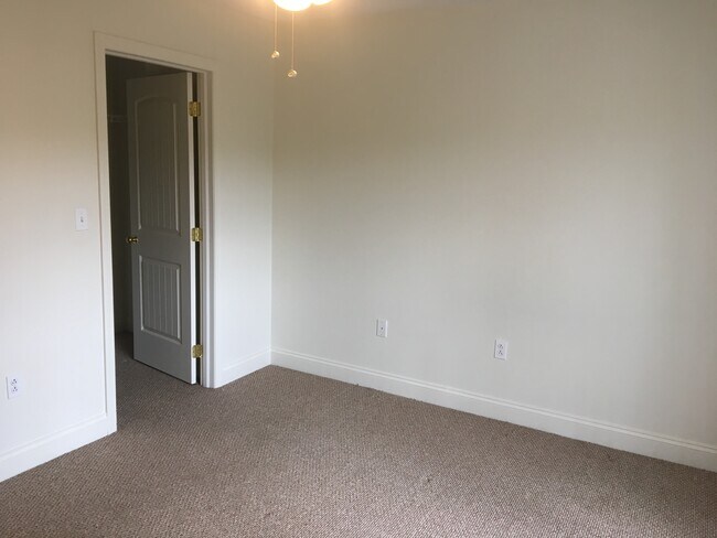 Building Photo - 1211 Grants Dr