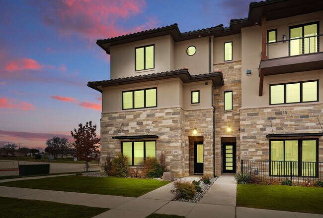 Building Photo - 428 Highwoods Trl