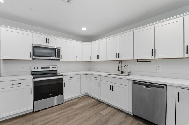 Building Photo - Beautiful Glendale Home With Pool!