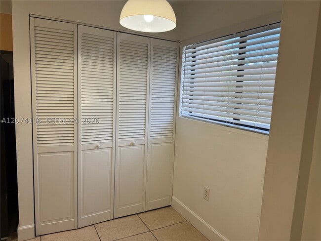 Building Photo - 9454 Palm Cir S