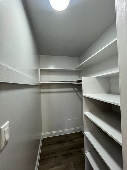 Building Photo - 1240 W 105th St
