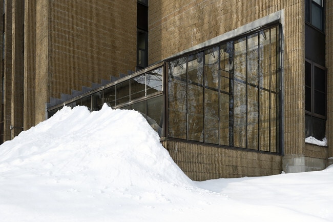 Building Photo - Hassan