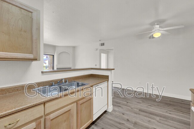 Building Photo - 8250 N Grand Canyon Dr