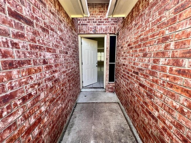 Building Photo - 3110 Sparrow St