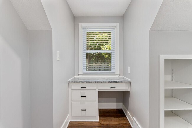 Building Photo - 7615 W 95th Terrace