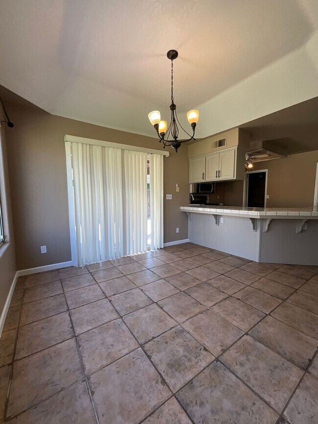 Building Photo - Spacious Four Bedroom Home in Figarden Loo...