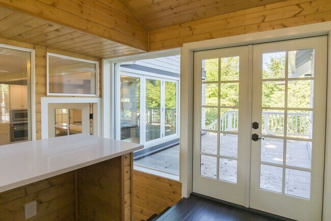 Building Photo - 6bd/3.75ba Seattle Home