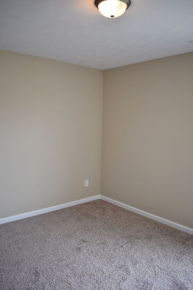 Building Photo - 3 bed 2.5 Bath Minutes from Lillington