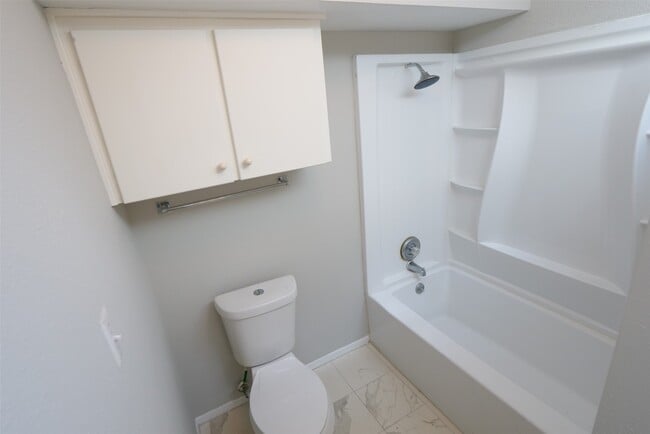 Building Photo - 9526 Val Verde St