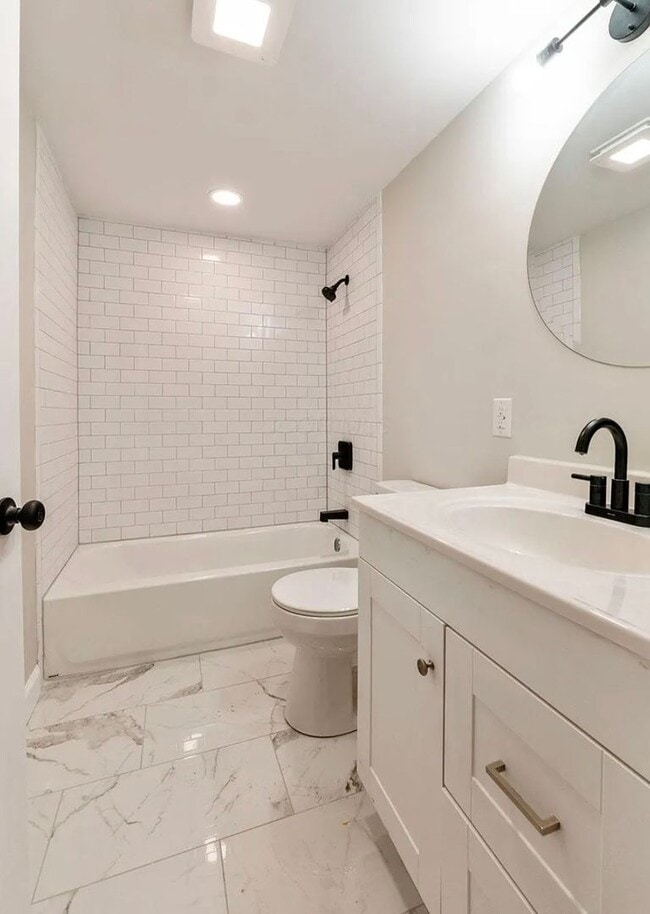 Building Photo - Elegant 3 Bedroom Home with First-Floor Laundry and Modern Style