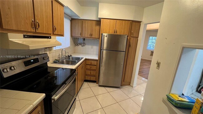 Building Photo - 1701 NE Miami Gardens Dr