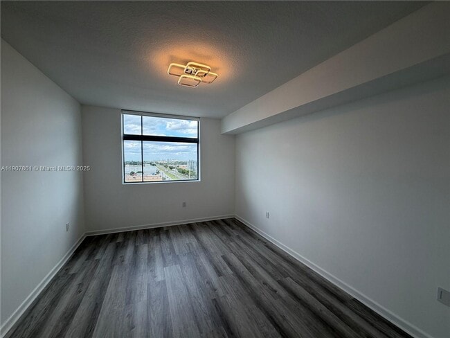 Building Photo - 140 S Dixie Hwy