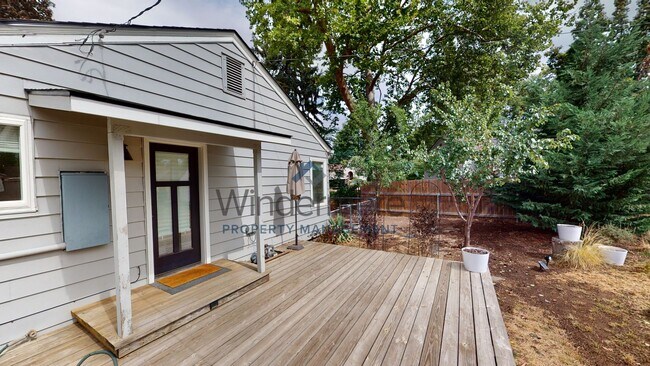 Building Photo - 1346 Bonsella St