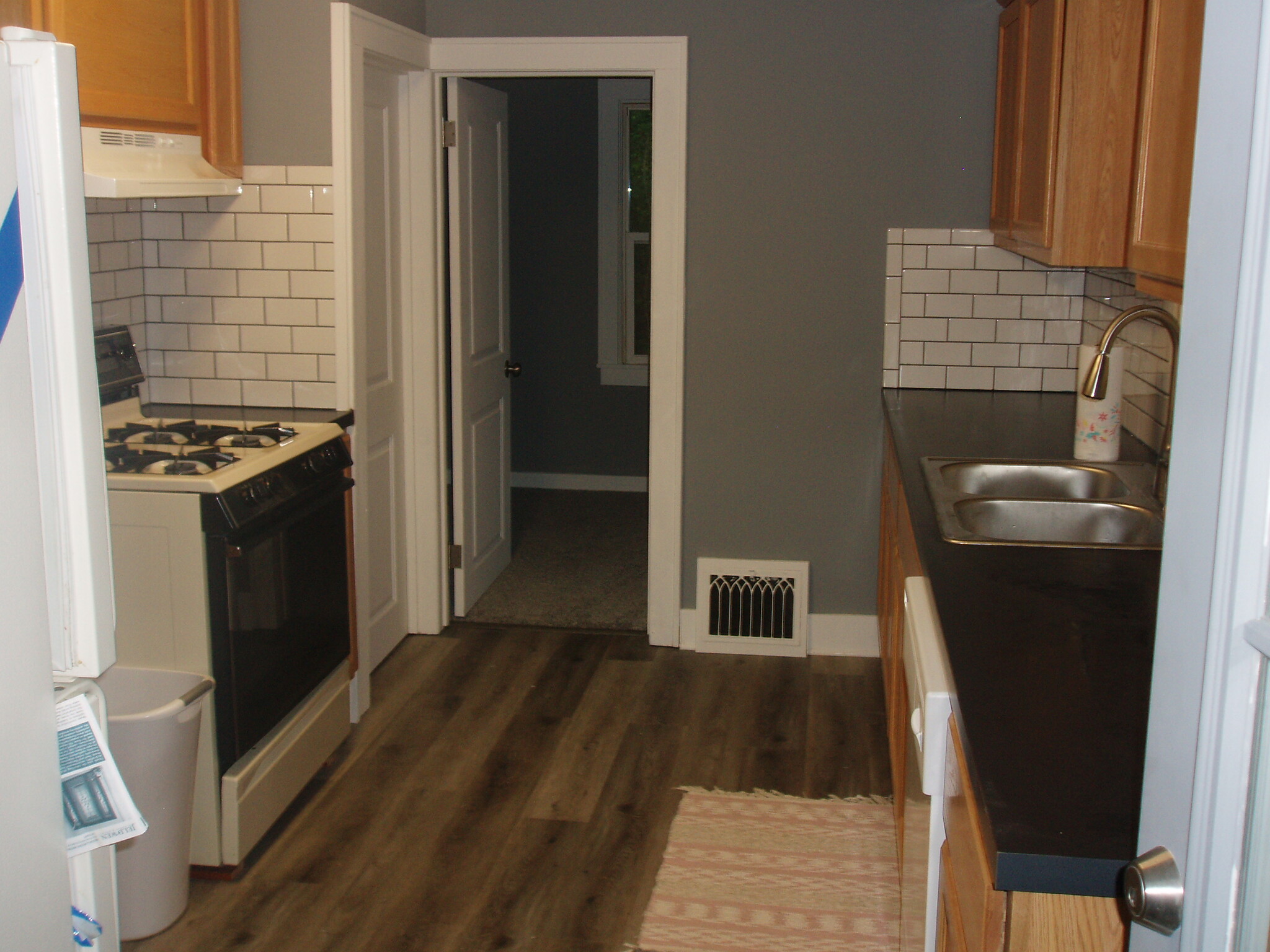 Kitchen - 525 Clark Dr NW