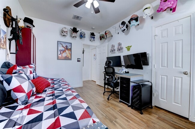 Building Photo - 1423 Sand Lake Ln